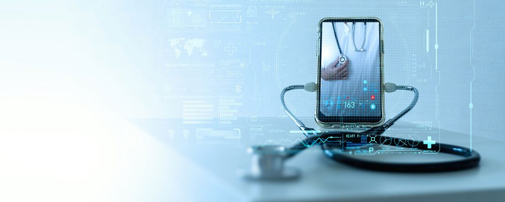 Stetoskop anslutet till en smartphone med läkarbild och digitalt gränssnitt, symboliserar digital hälsovård.