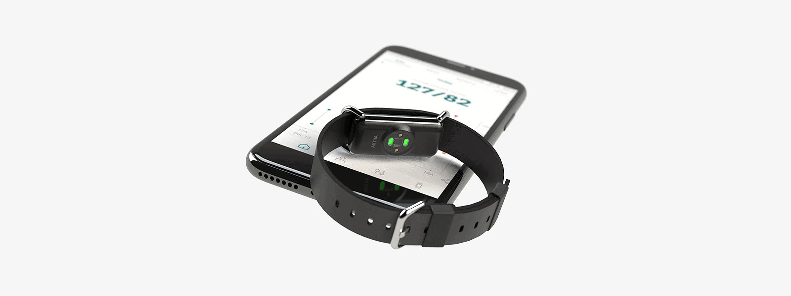 Digital blodtrycksmätning: En smartklocka från Aktiia ligger ovanpå en smartphone som visar blodtrycksvärdet 127/82.